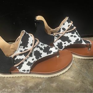 Woman’s Cow print thing sandal